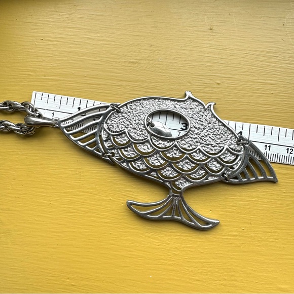 Vintage Articulated Fish Pendant Necklace - Picture 7 of 8